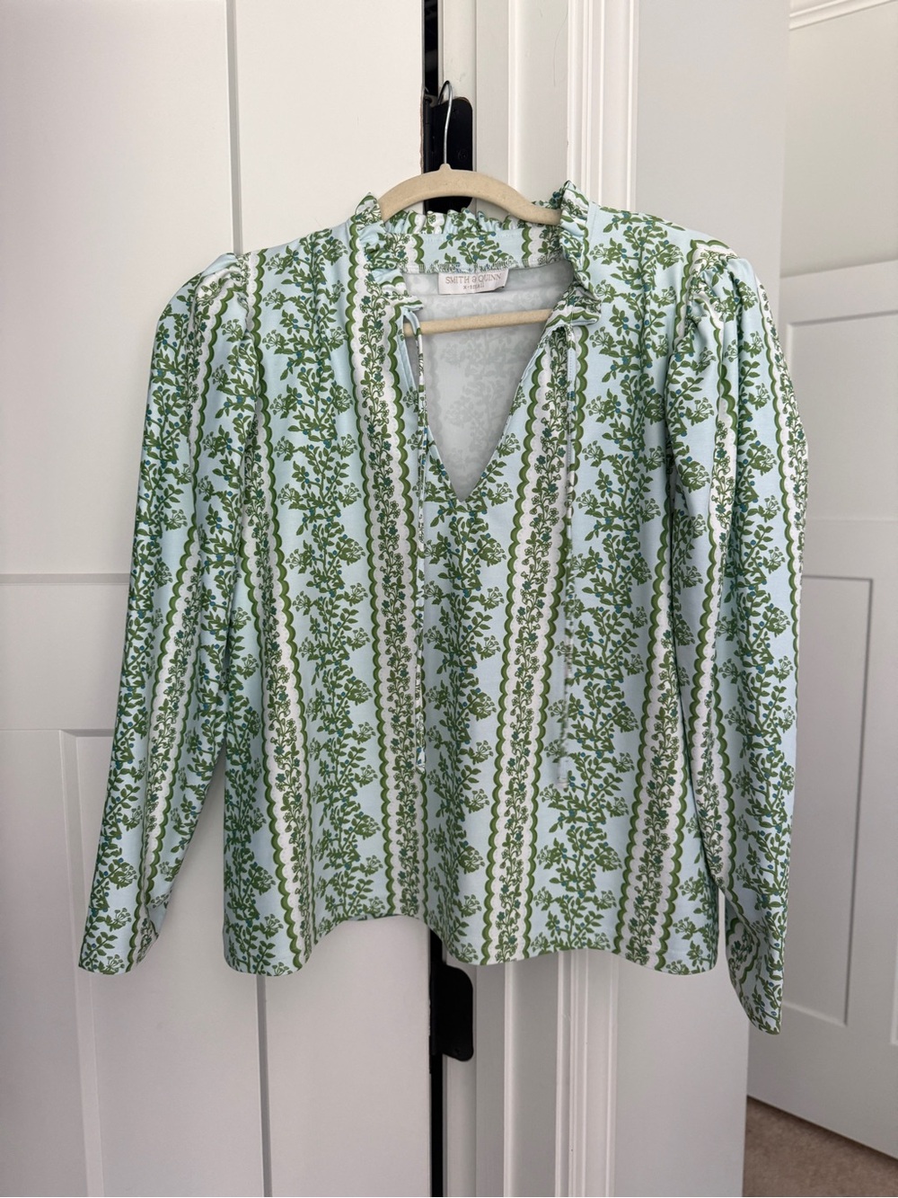 Smith & Quinn V-Neck Long-Sleeve Top Blue Green floral